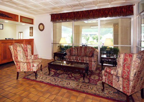 Econo Lodge *