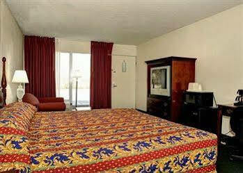 Lodge Econo Martinsville